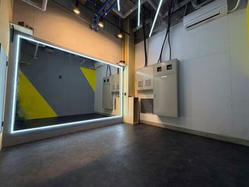 【BUZZ下北沢  2st】駅チカ！コスパ最強！グレー×黄の映えスタジオ✨ - BUZZ下北沢レンタルスタジオ 