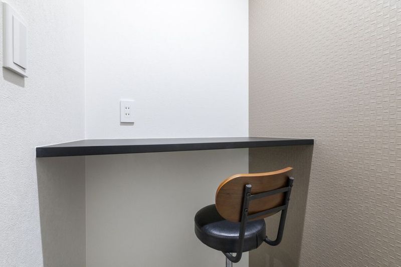 BIZcomfort 大阪東梅田 1名用WEB会議ルームFの室内の写真