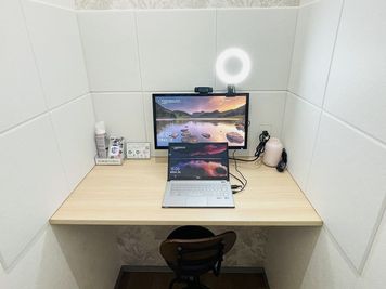 BIZcomfort大阪江戸堀 1名用WEB会議ルーム②の室内の写真