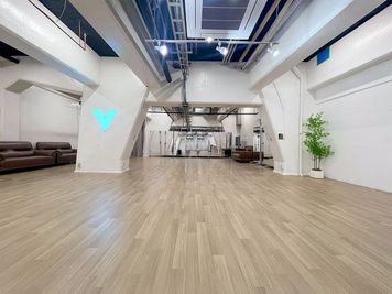 【A－グンカン・ベース】 高音質スピーカー・プロ用音響・マイク完備｜大音量OK｜配信・イベント・ダンス・楽器練習に最適！ - 【軍艦スタジオA】新宿・歌舞伎町・駅近1分・職安通り