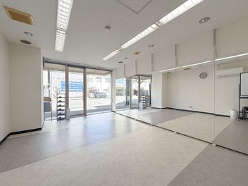 レンタルスタジオユニエル静岡駅前 【静岡駅5分】レンタルスタジオユニエル｜ダンス・撮影・3時間割の室内の写真
