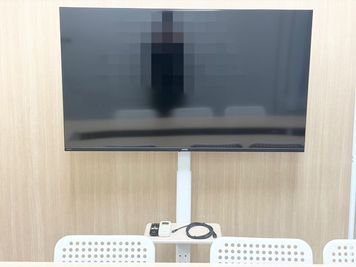 55インチモニター（アイリスオーヤマ）
 - akari room 新大阪 🌿西中島南方駅徒歩1分30秒｜声を出せる朝の個室｜🌿の設備の写真