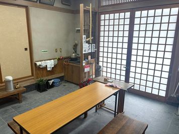 入口すぐの土間スペース - 諏訪八幡神社 貸しスペース（神社敷地内の和室）の入口の写真