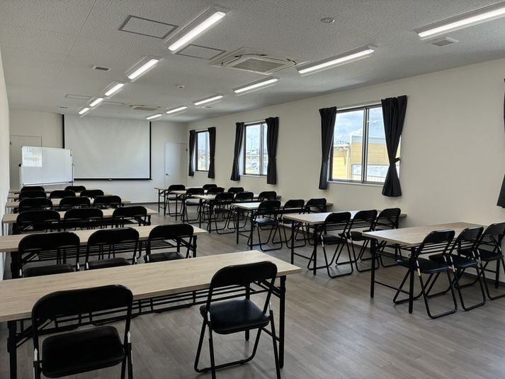 明るいセミナー教室 - ワークスペースMINORIの室内の写真