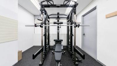 オールインワンラックマシンを設置しております！ - レンタルジムAivic池袋南口の室内の写真