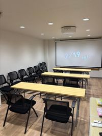 テーブル使用１２席 - レンタルスペース　南池袋 レンタルスペース　南池袋　の室内の写真