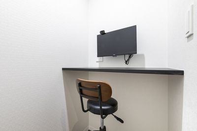 BIZcomfort 大阪東梅田 1名用WEB会議ルームBの室内の写真