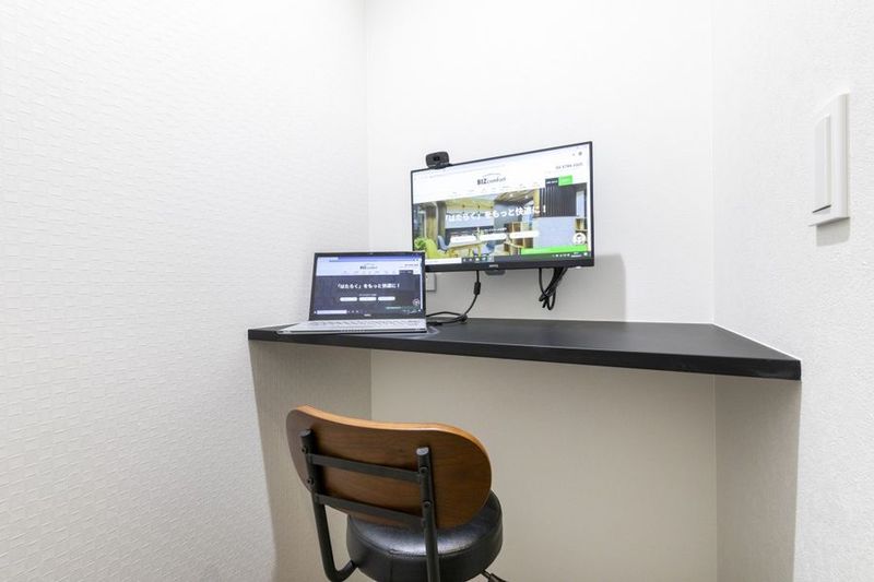 BIZcomfort 大阪東梅田 1名用WEB会議ルームAの室内の写真
