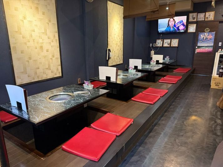 御殿場にある焼肉シーンでの撮影が可能なスペース📸
個室や、カウンター席もございます◎ - Relax one 三島 Relax one 三島｜イベント・撮影利用📸の室内の写真