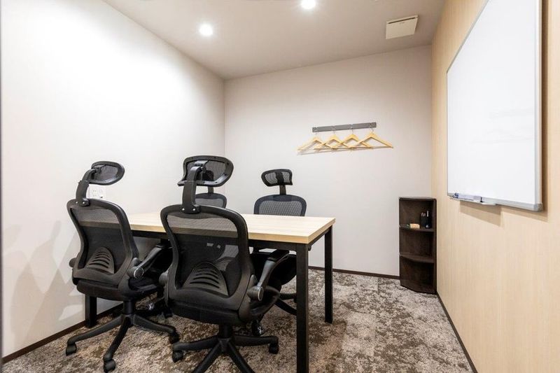 4名様用会議室 - BIZcomfort溝の口 4名用会議室Bの室内の写真