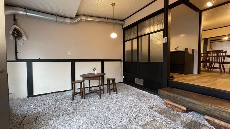 和モダンで落ち着いた雰囲気のおしゃれな空間。撮影・女子会・パーティ・会議など幅広くご利用いただけます。 - レンタルスペース G SPACE 多目的スペース G SPACEの入口の写真