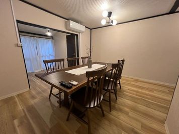 和モダンで落ち着いた雰囲気のおしゃれな空間。撮影・女子会・パーティ・会議など幅広くご利用いただけます。 - レンタルスペース G SPACE 多目的スペース G SPACEの室内の写真