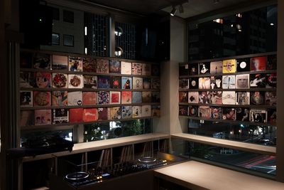 Spincoaster Music Bar Ebisu レコードが聴けるMusic Barの室内の写真