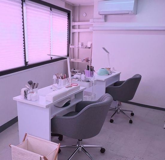 藤井寺駅前ネイルレンタルスペース(1席貸し) - 女性専用レンタルサロンMORÉ｜ネイル・整体・リンパ・完全個室