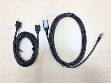 HDMIケーブル1本
HDMI-typeCケーブル1本 - akari room 新大阪 🌿西中島南方駅徒歩1分30秒｜声を出せる朝の個室｜🌿の設備の写真