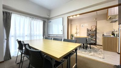 会議室＋リビングでお仕事とリラックス時間を両立できます！ - 和館スペース 名駅店 商談・社内会議、研修・勉強会などの多目的使用◎【キャンペーン中】の室内の写真