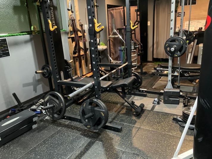 【小倉駅徒歩2分・24時間】完全貸切ジム｜自主トレ・貸切利用OK - プライベートジム『Alter bodies fitness』