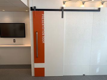 オフィスパーク 六本木コークス 【個室】プレゼンテーションルームの入口の写真