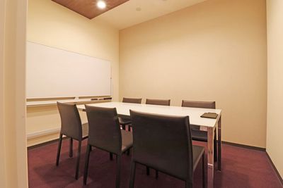 駅チカ！【会議室1】ホワイトボードを完備した会議室です。 - THE HUB 日本橋大伝馬町