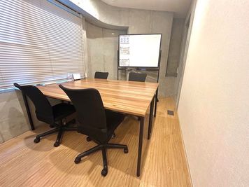 完全個室！ミーティングやリモートワーク、WEB面談など多目的に使える貸会議室 - オフィスAMOREA