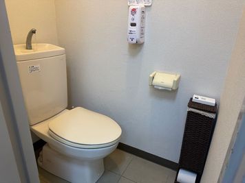 共用部のトイレ - 撮影スタジオ DOLLY小岩 カラフル撮影ができるフォトスタジオ DOLLY小岩の設備の写真