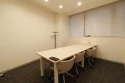駅チカ!【会議室2】ホワイトボードを完備した会議室です。 - THE HUB 日本橋茅場町