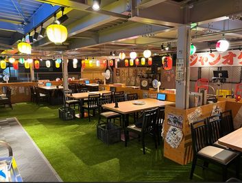 6名席×15席
4名席×6席 - 天神のきょういち2〜3階（ジャンオク受付：2F） ジャンオク　焼肉・BBQ　ヨイドコロ天満店の室内の写真