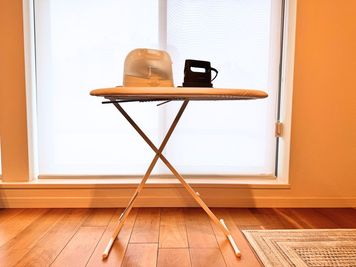 アイロン台、アイロン、衣類スチーマー - UH STUDIO  駐車場無料の屋上バルコニーのあるハウススタジオの設備の写真