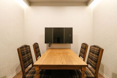 駅チカ!【会議室1】完全個室の会議室です。 - THE HUB 田町三田