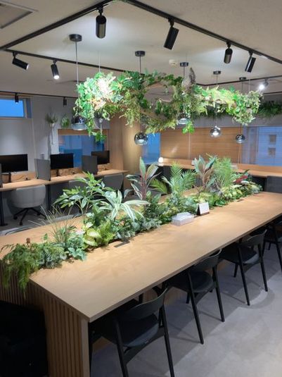 TONARI LOUNGE SHINYOKOHAMA 1人用席（通話・会話OK）の室内の写真