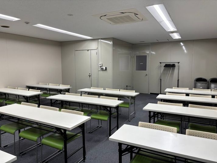 【天神駅4分】定員30名！52㎡の貸会議室（404号室） - ハミングバード貸会議室