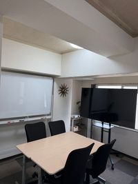 レイアウトの変更も可能です。 - レンタルオフィス新大阪 エキチカ会議室　クローバーの室内の写真