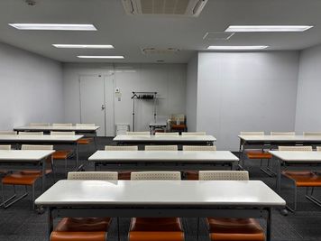 室内② - ハミングバード貸会議室 【天神駅4分】定員30名！50㎡の貸会議室（405号室）の室内の写真