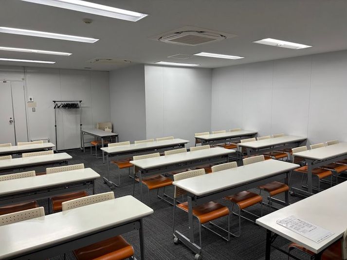 【天神駅4分】定員30名！50㎡の貸会議室（405号室） - ハミングバード貸会議室