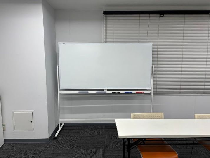 【天神駅4分】定員30名！50㎡の貸会議室（405号室） - ハミングバード貸会議室