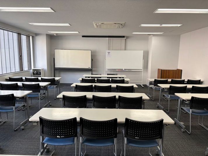 【天神駅4分】定員45名！54㎡の貸会議室（406号室） - ハミングバード貸会議室