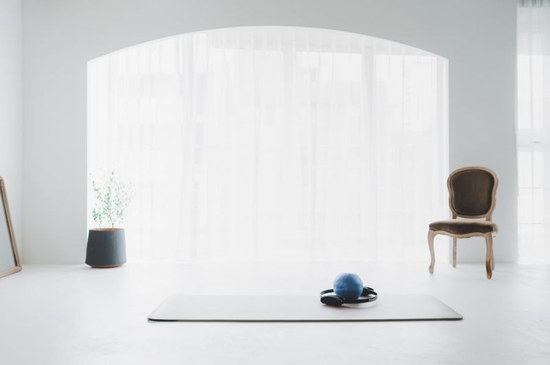 アーチ状の窓と自然光が印象的な背景スペース - Canelé 【人気の北堀江🌿】お洒落な空間で、撮影・ヨガ・ピラティスなど！の室内の写真