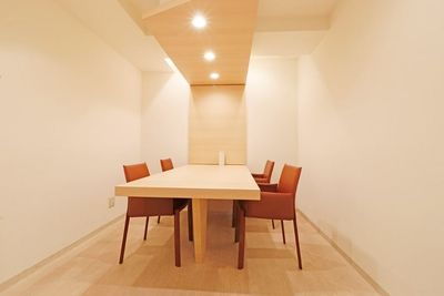 駅チカ！【会議室2】完全個室の会議室です。 - THE HUB 麻布十番