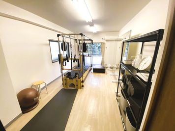 sr pilates studio 代々木公園 【通常プラン】sr pilates studio代々木公園の室内の写真