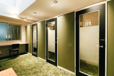THE HUB 立川　 B2-1／ブース（半個室）の室内の写真
