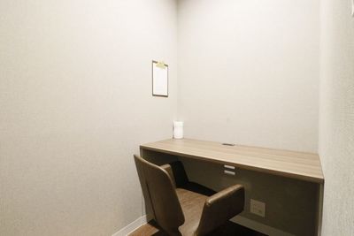 B2-4/ブース(半個室)ソロワークに必要なファシリティを全て完備したワークプレイスです。 - THE HUB 横浜桜木町