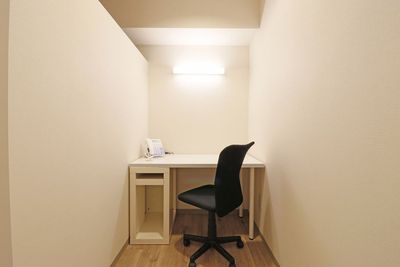 B2/ブース(半個室)ソロワークに必要なファシリティを全て完備したワークプレイスです。 - THE HUB 横浜関内