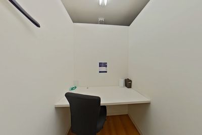 B2-1/ブース(半個室)ソロワークに必要なファシリティを全て完備したワークプレイスです。 - THE HUB 大阪江坂