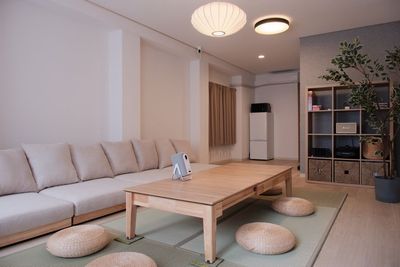 和モダンの広々リビングで女子会・推し活・誕生日会を市ヶ谷で - とまり木 市ヶ谷の室内の写真