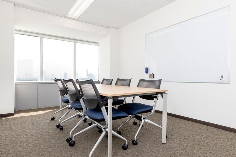 BIZcomfort大阪ベイタワ― 6名用貸会議室②の室内の写真