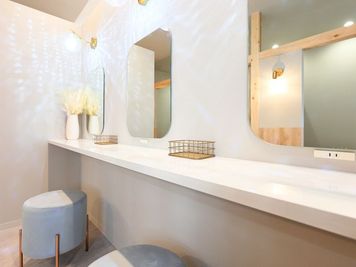 3人掛けのドレッサー - SALON HIGORO SALON HIGORO 【野江店】の室内の写真