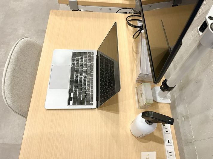 FEEEPニュー新橋ビル店｜定員 1名カウンター席｜席番号10C - FEEEP ニュー新橋ビル店