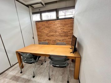 【志津駅北口から徒歩5分】4名まで利用可能｜MeetingRoom No.2（半個室）※2室予約で8名まで利用可 - いいオフィス志津　by SAKULOUNGE