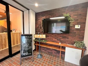 いいオフィス志津　by SAKULOUNGE MeetingRoom No.2（半個室）の入口の写真