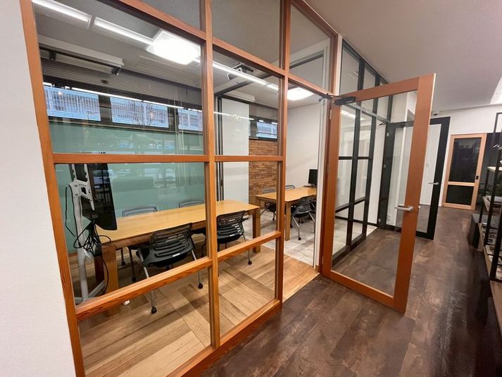 いいオフィス志津　by SAKULOUNGE MeetingRoom No.1（半個室）の室内の写真